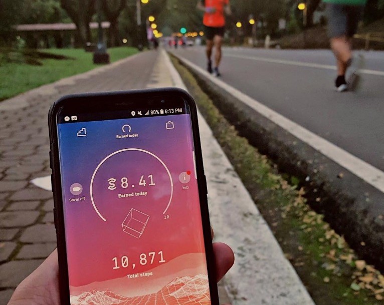 Aplicación móvil que paga a sus usuarios por caminar